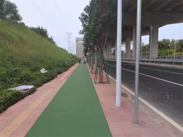 彩色陶瓷顆粒防滑路面優(yōu)點